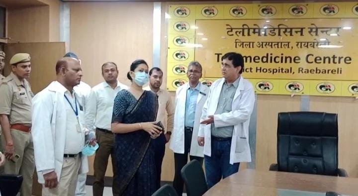 डीएम हर्षिता माथुर ने जिला अस्पताल का किया औचक निरीक्षण मचा हडकंप