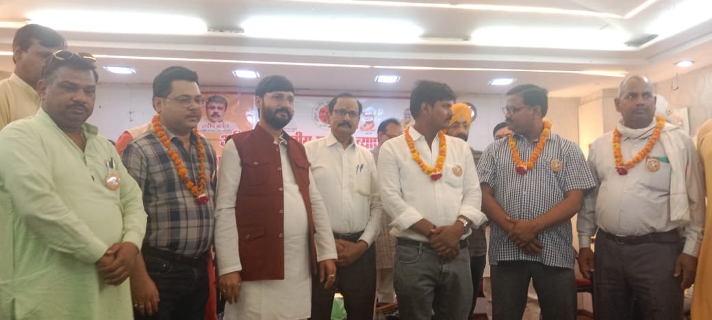 रायबरेली-उत्तर प्रदेश युवा उद्योग व्यापार मंडल पंकज प्रजापति जिला अध्यक्ष वीरेंद्र अग्रहरि जिला महामंत्री मनोनीत किए गए