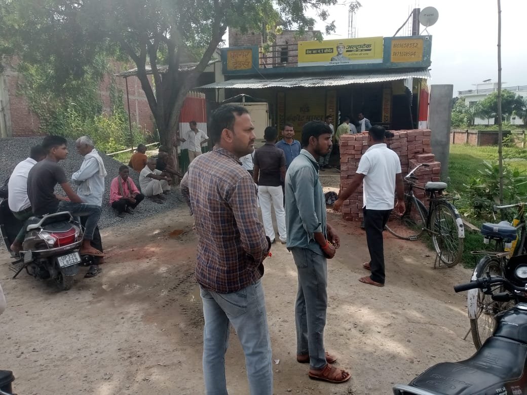 रायबरेली-परचून व्यवसायी ने घर की छत पर कमरे में फांसी लगाकर की जीवन लीला समाप्त,,,,?