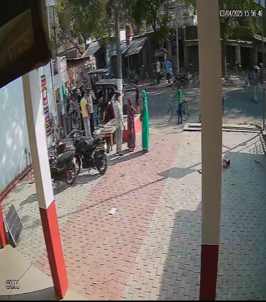 रायबरेली: दबंगों ने व्यापारी को जमकर पीटा दुकान में आकर दबंगों ने जमकर की मारपीट