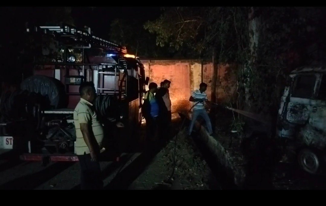 रायबरेली के सीएमओ ऑफिस परिसर में लगी भीषण आग