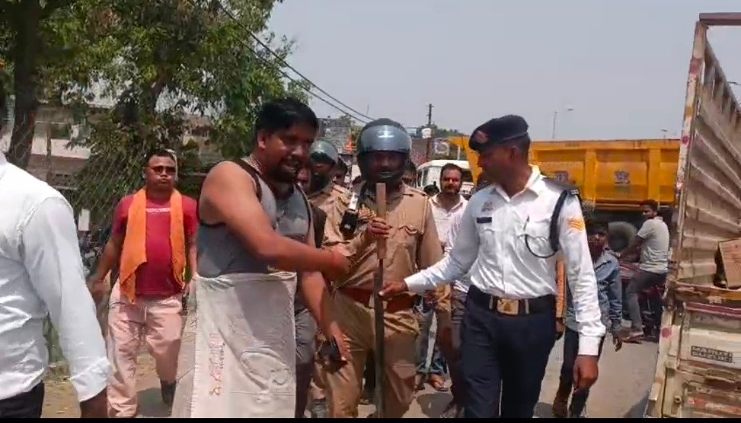 रायबरेली-ट्रक चालक ने धारदार तलवार से अधिवक्ता पर किया जानलेवा हमला