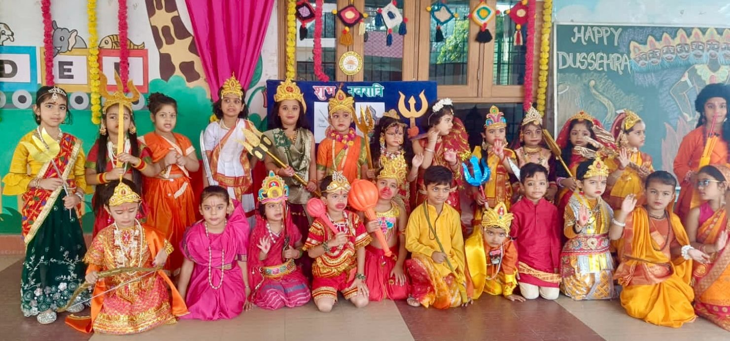 राइजिंग चाइल्ड मे रावण दहन के साथ दशहरा उत्सव मनाया गया*