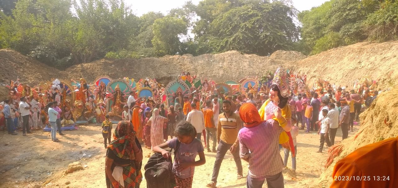 रायबरेली-गोकना घाट में अब तक 115 मूर्तियां का हुआ  विसर्जन,,,