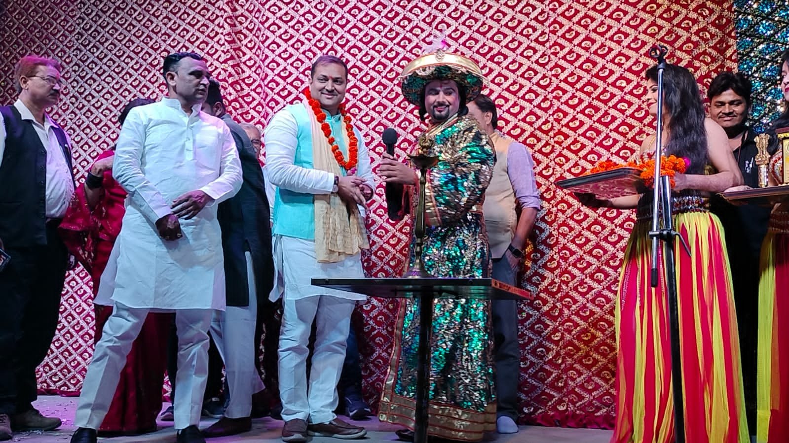 Raibareli-जादूगर सिकंदर के शो का भव्य उद्घाटन, दर्शकों के सिर चढ़ कर बोला हैरतअंगेज जादुई कारनामें*