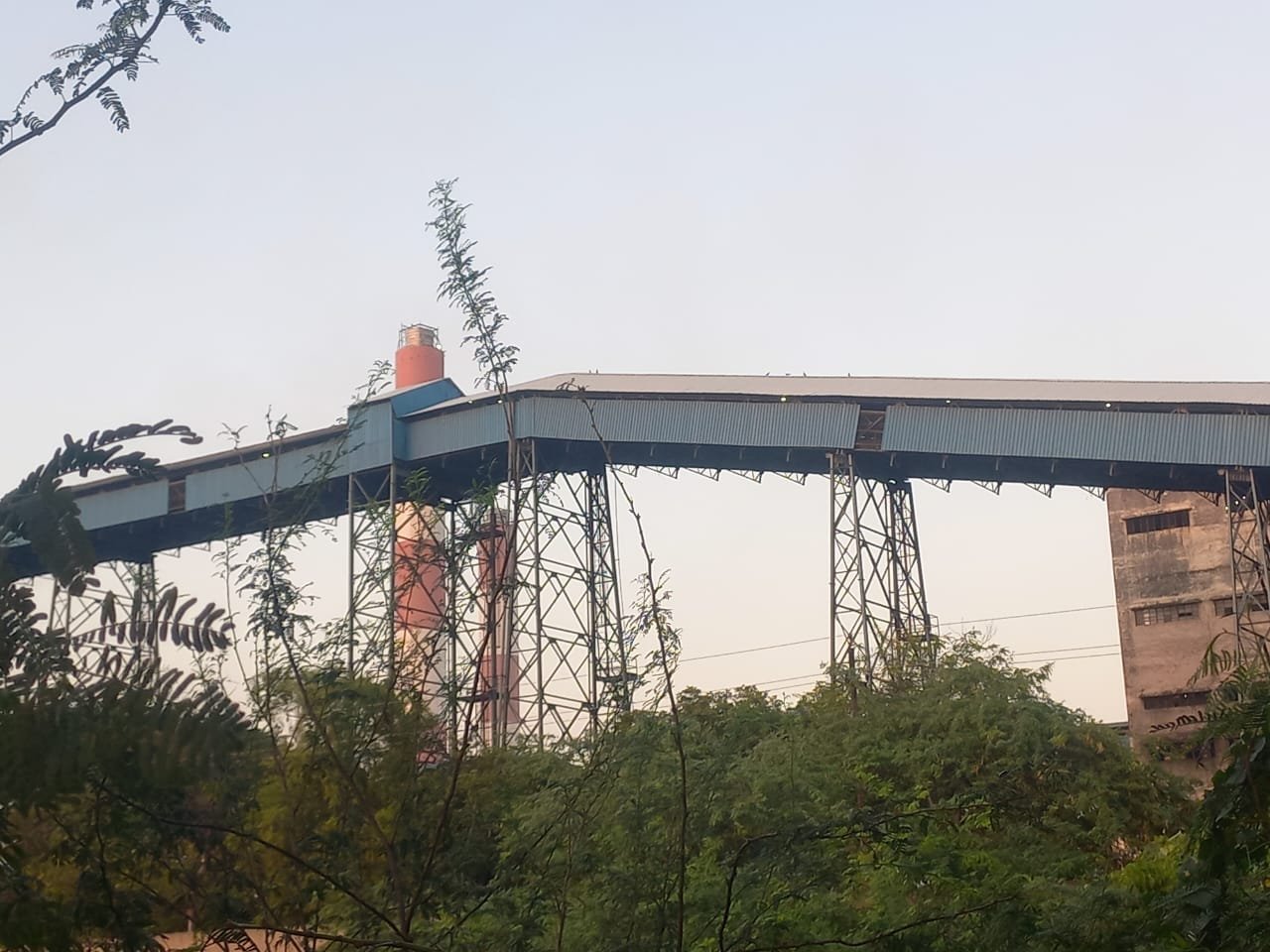 रायबरेली-ग्रामीण एनटीपीसी की राख फांकने को है विवश,जिम्मेदार है बेखर,,,,,,,