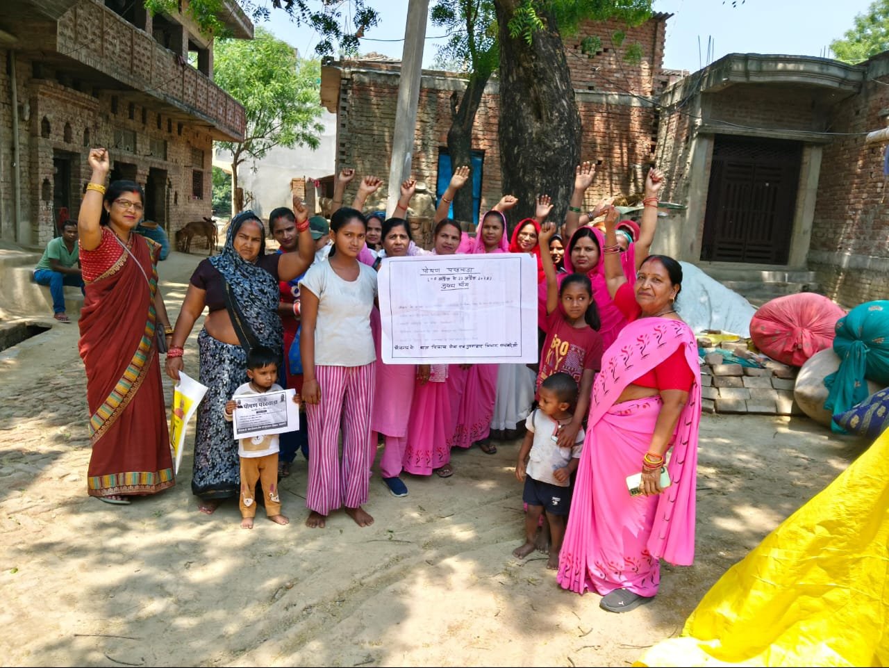 रायबरेली-आंगनवाड़ी कार्यकर्ताओं ने साइकिल और पैदल रैली निकालकर दी कुपोषण से बचाव की जानकारी