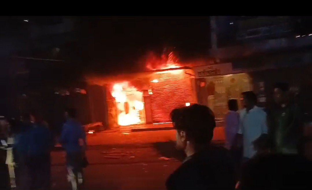 बड़ी खबर-दुकान में लगी भीषण आग