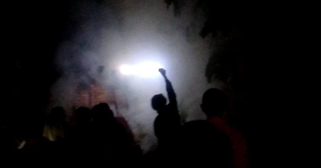 बड़ी खबर-पटाखों से निकली चिंकारी से छप्पर में लगी भीषण आग