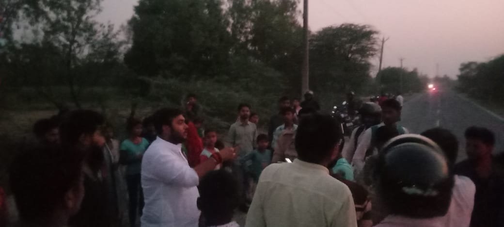 रायबरेली - बीजेपी नेता अनुष्ठान सिंह ने घायलो को गाड़ी से भीजवाया अस्पताल