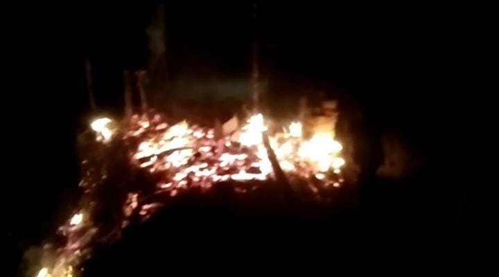 रायबरेली-अराजक तत्वों ने पर्चून की दुकन में आग सारा समान जलकर हुआ खाक,,,,