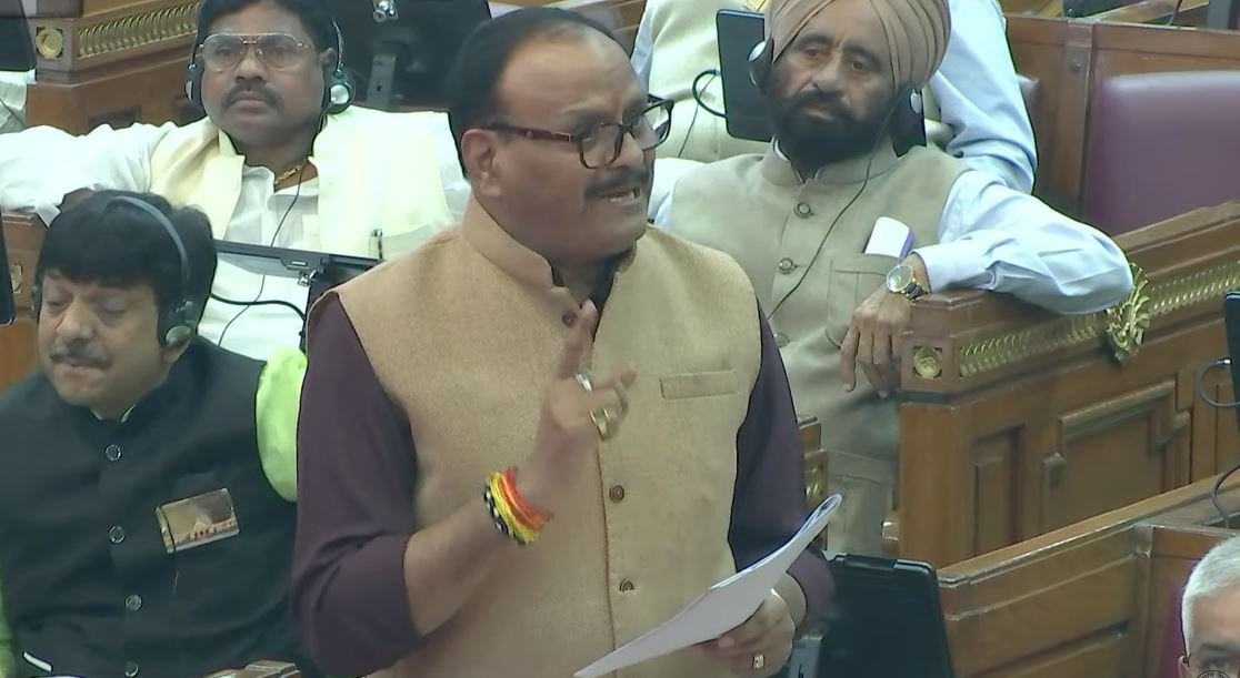 विधानसभा में सपा विधायकों ने काटा बवाल, डिप्टी सीएम ब्रजेश पाठक बोले- विपक्ष के डीएनए में है हंगामा करना