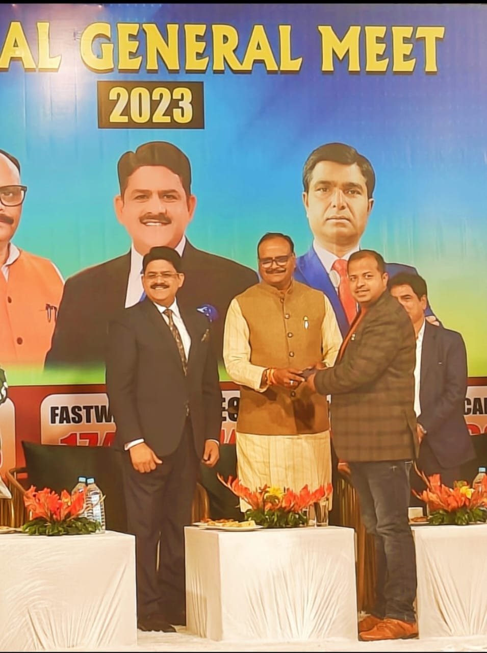 उत्तर प्रदेश में बेहतरीन पत्रकारिता को लेकर वरिष्ठ पत्रकार रोहित मिश्र को डिप्टी सीएम ने किया सम्मानित