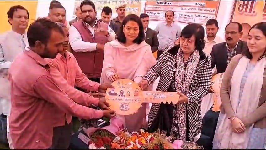 बाल पुष्टाहार मंत्री एवं जिलाधिकारी द्वारा विकसित भारत यात्रा का किया गया स्वागत 