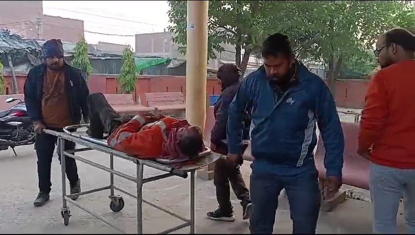 तेज रफ्तार कर ने बाइक सवार को मारी टक्कर हालत नाजुक