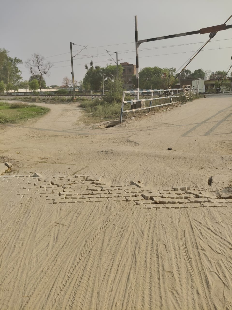 रायबरेली-ऊंचाहार नगर पंचायत में ठेकेदार ने खुलेआम सरकारी कार्य में घटिया सामग्री का उपयोग, जिम्मेदार मौंन,,, 