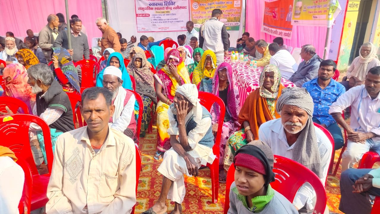 विकसित भारत संकल्प यात्रा में ग्रामीणों को बताई गई केंद्र सरकार की उपलब्धियां।