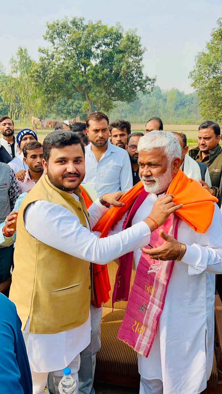 ज़िला पंचायत सदस्य राघवेन्द्र प्रताप सिंह के आवास पर पहुँचे कैबिनेट मंत्री 