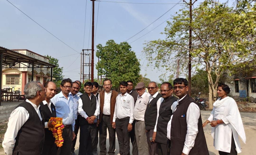 रायबरेली-बार काउंसिल के पूर्व अध्यक्ष ने तहसील अधिवक्ताओं से जानी समस्याएं,, 