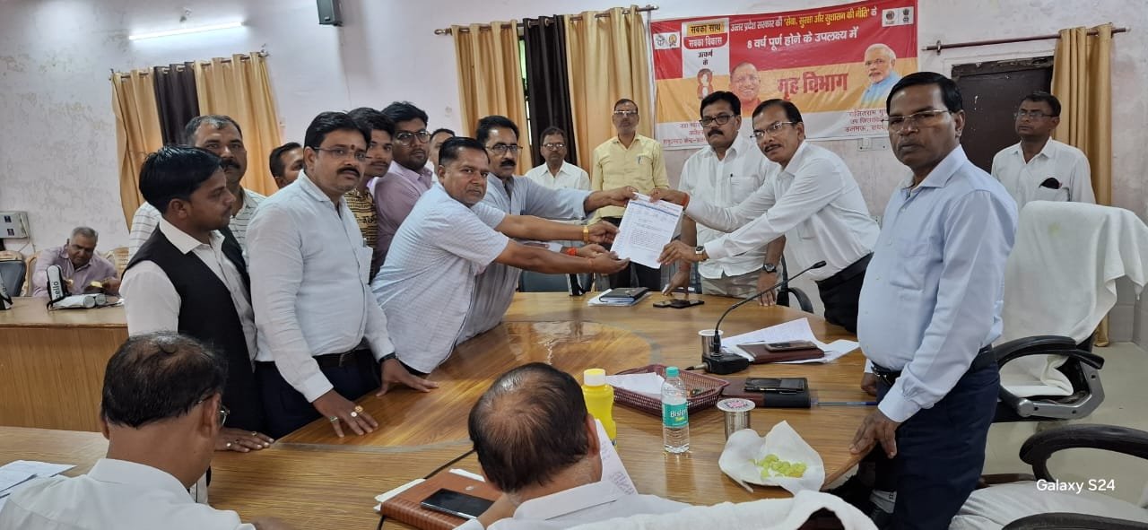 रायबरेली-व्यापार मंडल के पदाधिकारियों ने समस्याओं को लेकर एसडीएम को सौंपा ज्ञापन