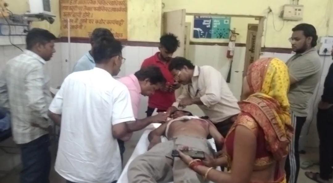 रायबरेली-दरवाजे खड़े दो सगे भाईयों को तेज रफ्तार अनियंत्रित स्कॉर्पियो ने मारी टक्कर एक की मौत, एक घायल