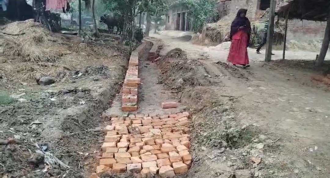 Raibareli-भ्रष्टाचार को खुली चुनौती दे रहे है ग्राम प्रधान