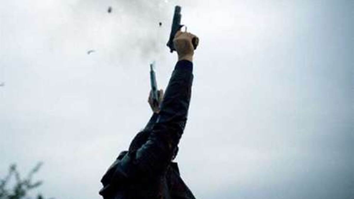 Raibareli-नए साल की पार्टी में मारपीट, हवाई फायरिंग