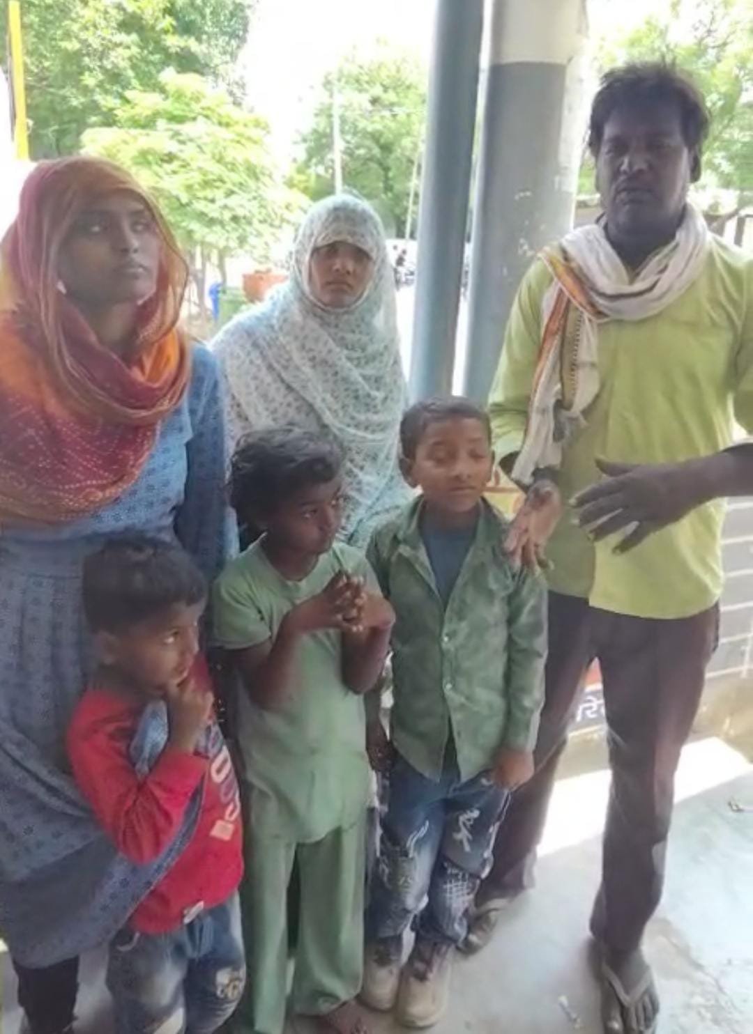 रायबरेली-श्रमिकों को अंतर्जनपदिय भट्ठे पर मजदूरी को ले जाकर ठेकेदार द्वारा  मारपीट करने का आरोप,,, 