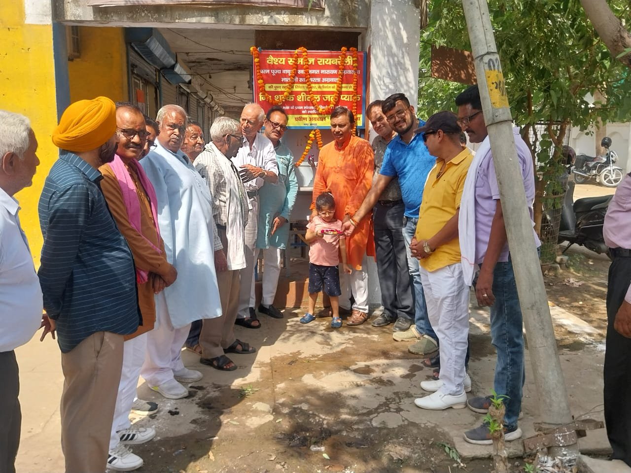 रायबरेली-वैश्य समाज द्वारा शीतल जल के लिए प्याऊ का किया स्थापित