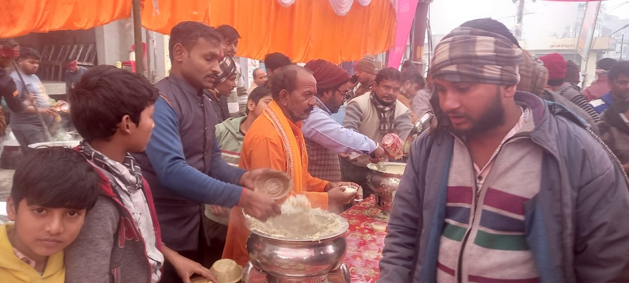 रायबरेली-मकर संक्रांति पर हुआ खिचड़ी का भंडारा,हजारों लोग हुए शामिल 