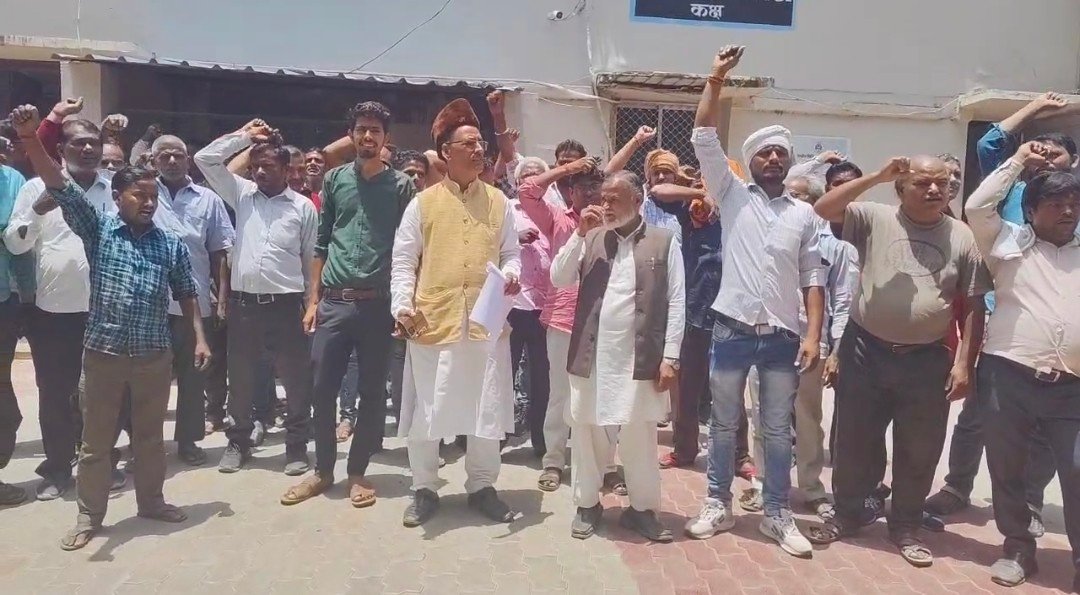 रायबरेली में फैक्ट्री के मालिक पर व्यपारियों ने अवैध वसूली का लागाया आरोप