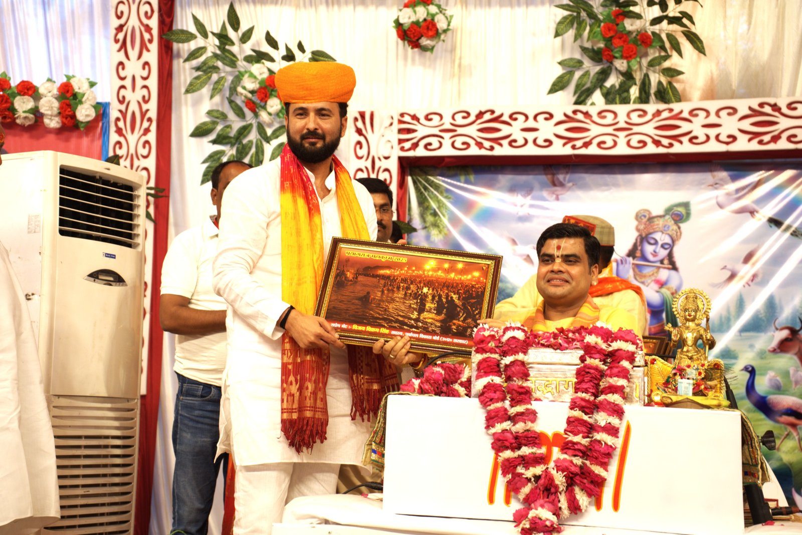 सात दिवसीय श्रीमद्भागवत कथा का आयोजन,भक्तों का उमड़ा हुजूम