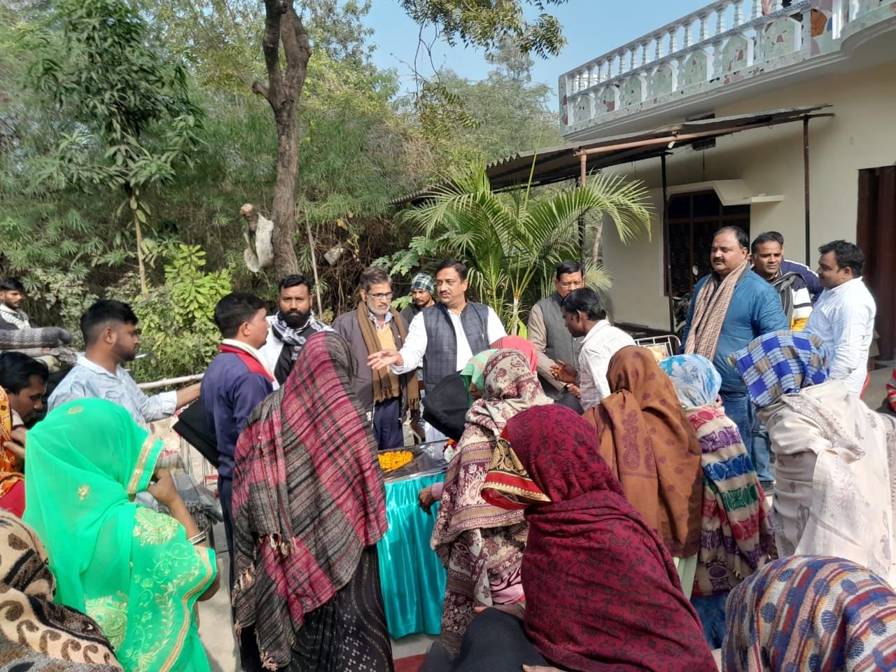 Raibareli-सैकड़ो जरूरतमंदों को वितरित किया गया कंबल