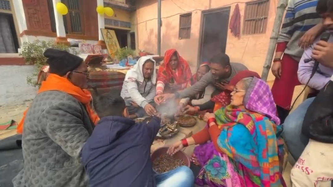 रायबरेली-गांव में श्रीराम का जयघोष...भगवामय हुआ गाँव,निकाली गई शोभायात्रा