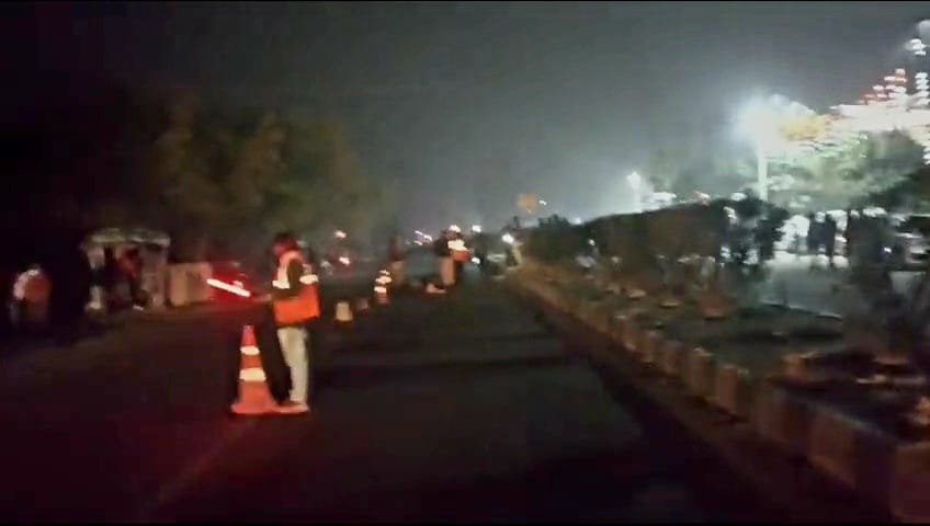 Raibareli-अज्ञात वाहन की टक्कर से रोड पर कर रहे राहगीर की मौत