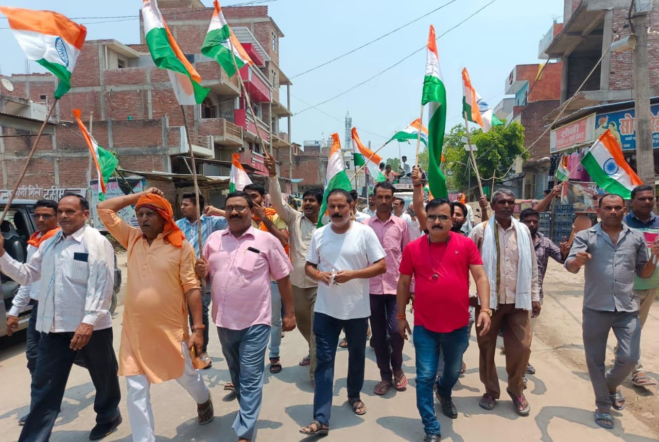 रायबरेली-तिरंगा यात्रा निकालकर सेना के शौर्य को किया नमन