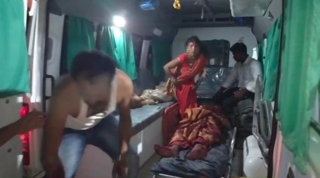 रायबरेली में तेज रफ्तार बरातियों से भरी कार अनियंत्रित होकर पलट