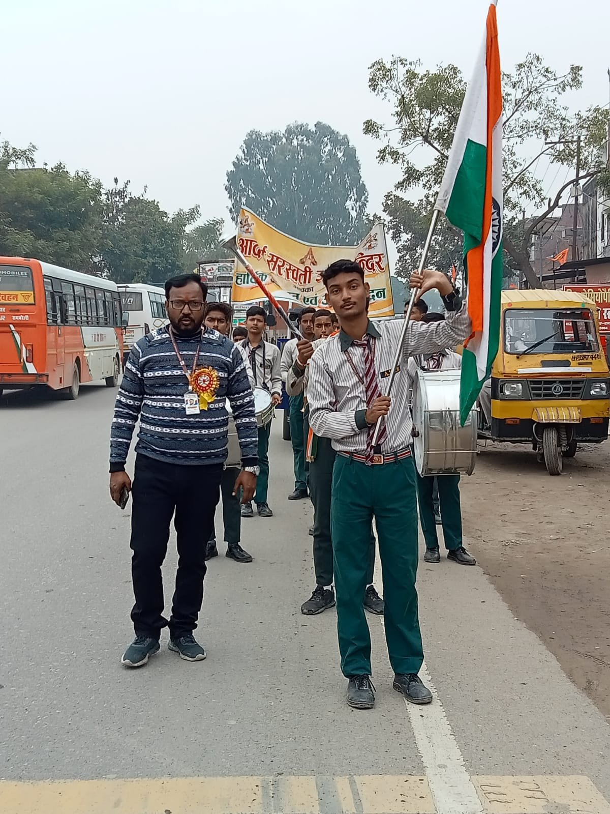 रायबरेली-वसंतोत्सव पर छाया वासंती रंग , रंग बिरंगे परिधानों में सजे बच्चों ने निकाली झांकी