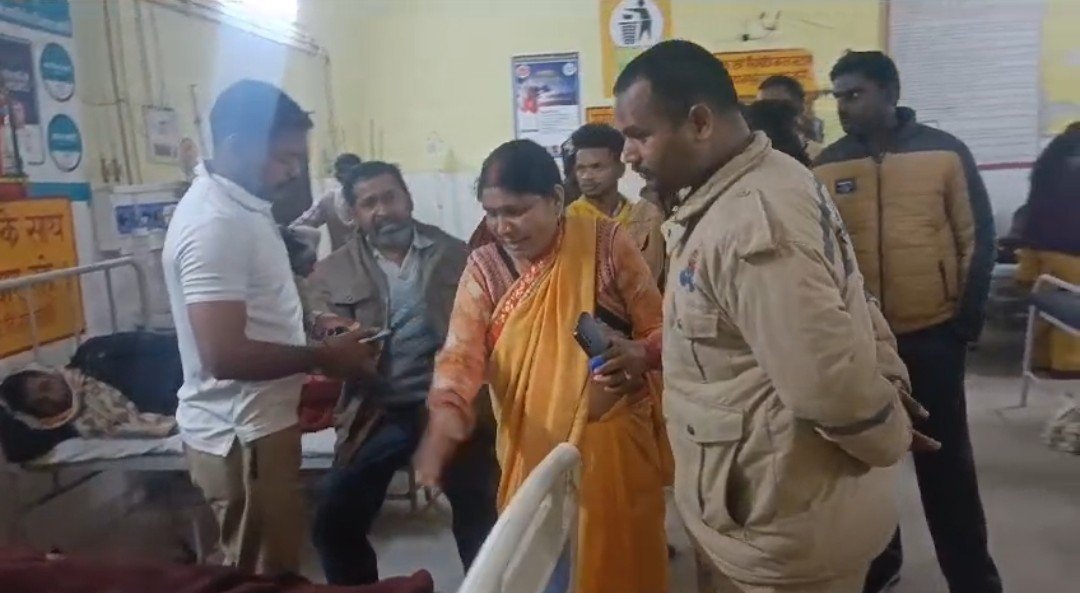 Raibareli-डॉक्टर प्रदीप कुमार की लापरवाही से महिला की हुई मौत- परिजन