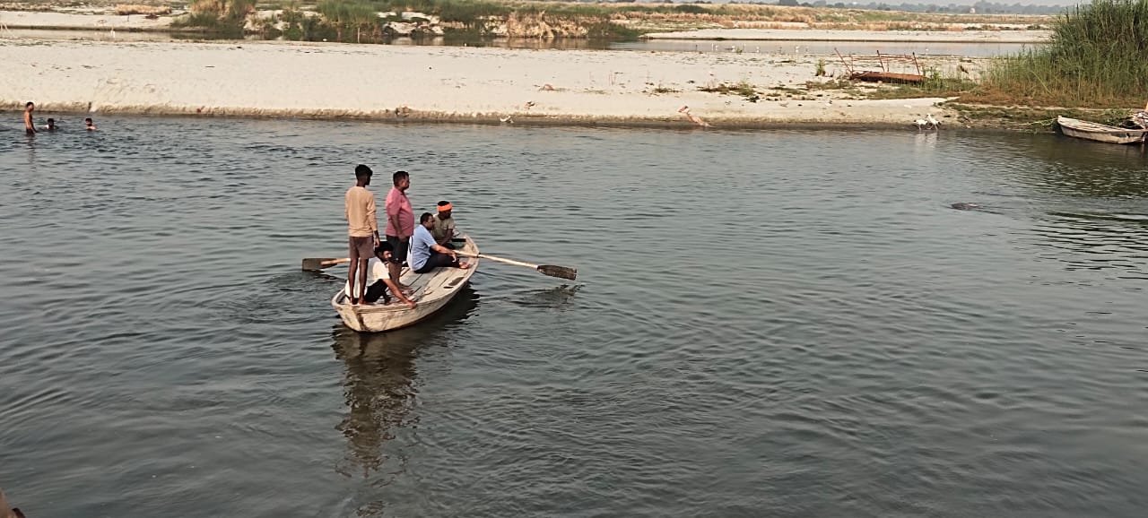 रायबरेली -संदिग्ध परिस्थितियों में गंगा नदी में मिला बुजुर्ग शव