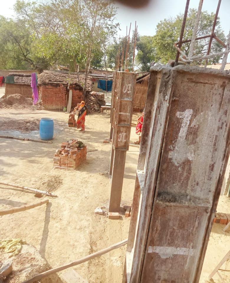 रायबरेली-लेखापाल बेंच रहा गांव की सरकारी जमीन,प्रधान लगा रहा गुहार नहीं सुन रहे अधिकारी,,,,