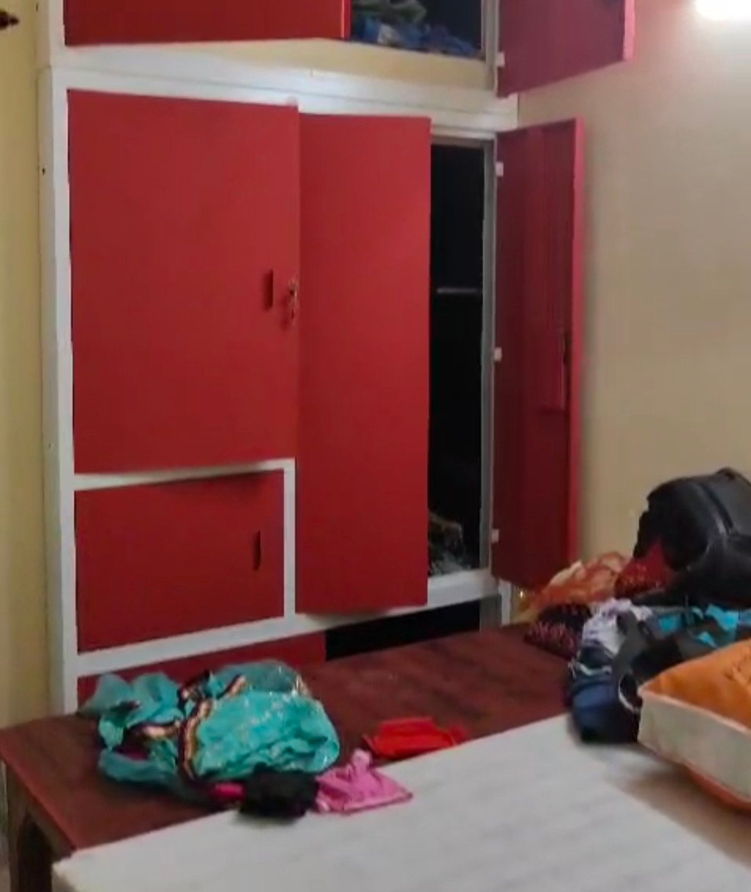 रायबरेली-चोरी की घटनाओं पर अंकुश नही लगा पा रही है लालगंज पुलिस,आधा दर्जन से अधिक मकानों में की चोरी