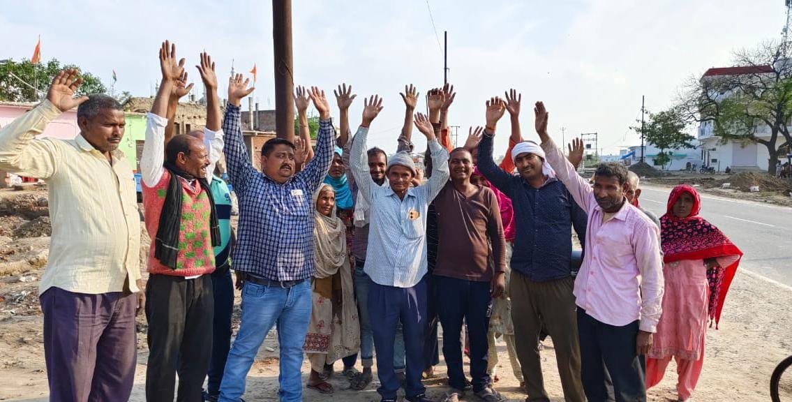 रायबरेली-एनएचएआई ने बिना मुआवजा तोड़ डाला दर्जनों मकान