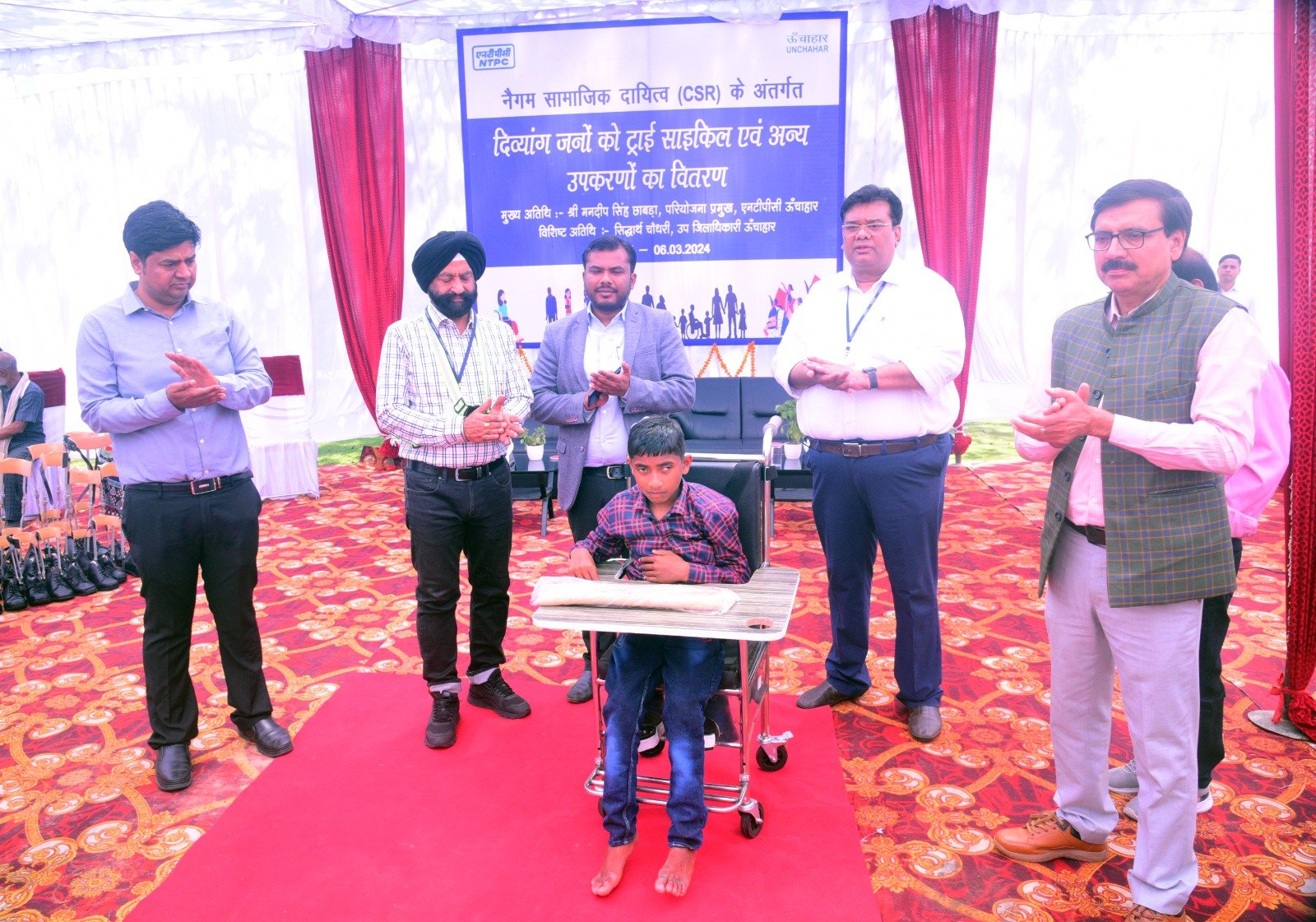 एनटीपीसी ने दिव्यांग जनों को किया ट्राई साइकिल व अन्य उपकरणों का वितरण