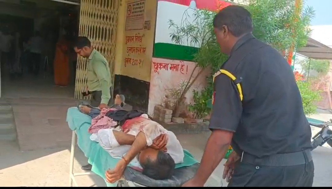 रायबरेली-ओवरटेक करने के चक्कर मे बाइक सवार को ट्रक ने कुचला