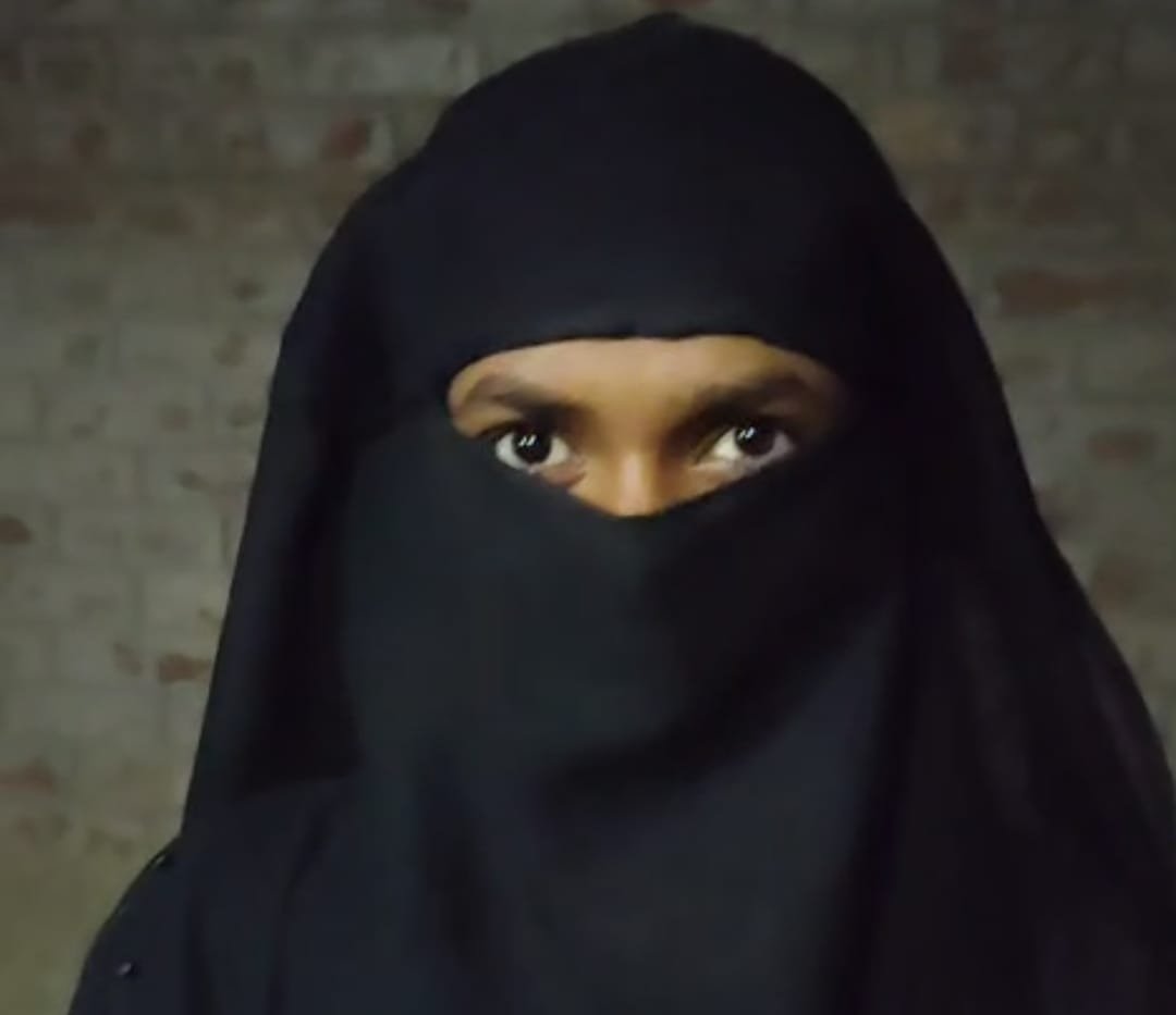 रायबरेली- मुम्बई की लड़की को आनलाईन हुआ प्यार, फिर निकाह का वादा,फिर वह हुआ की,,,,,,? 