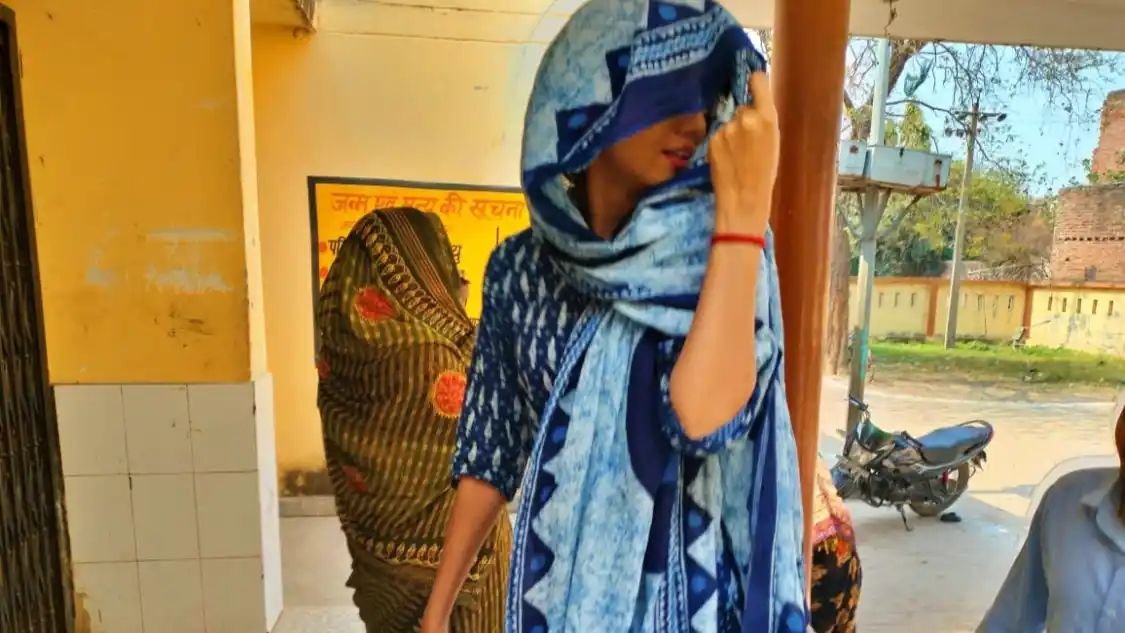 ना सिक्योरिटी- ना काफिला, घूंघट में मरीज बनकर सरकारी अस्पताल पहुंचीं महिला IAS, फिर...