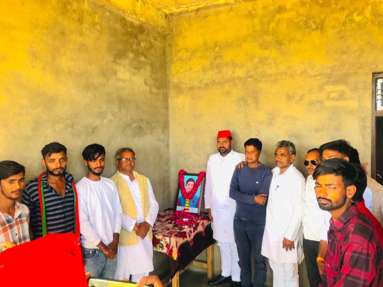 Raibareli-सड़क दुर्घटना में जान गंवाने वाले आर्यन के घर पहुंचे सपा नेता आरपी यादव*