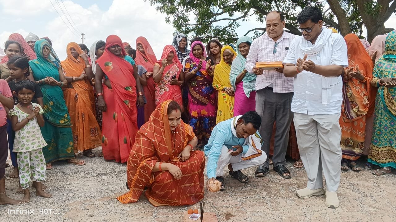 रायबरेली- किसुनी सराय को एमएलसी निधि से साढ़े ग्यारह लाख की सीसी रोड,,, 