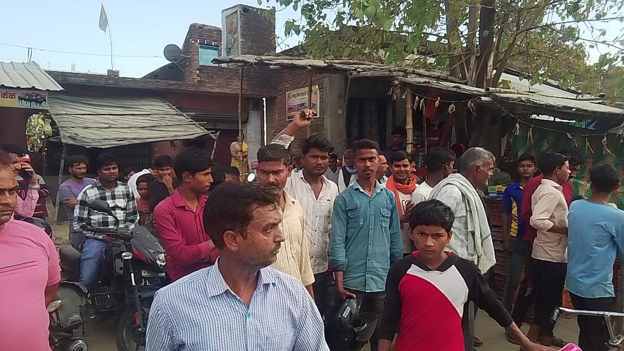 Raibareli-फल विक्रेता से दिन दहाड़े बदमाशो ने की लूट 